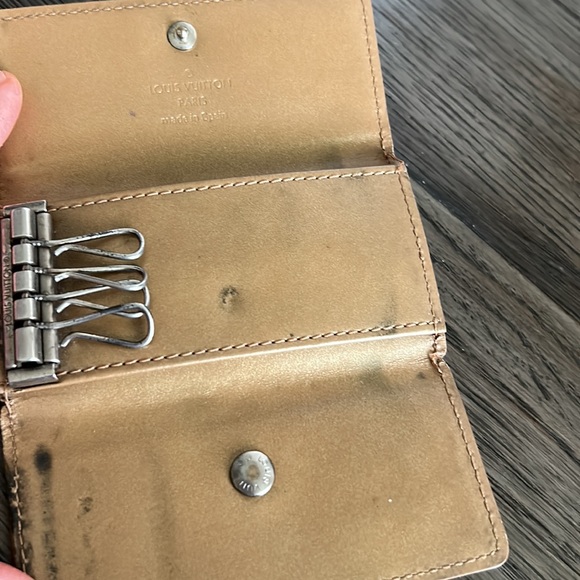 Louis Vuitton Matte Vernis Key Pouch - Picture 3 of 9